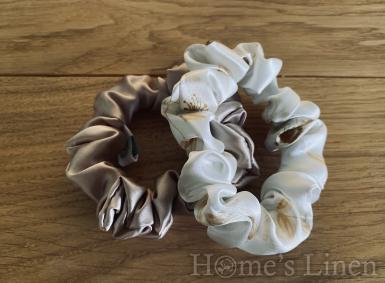 Комплект от 2бр. ластик за коса 100% естествена коприна стил Scrunchie "Beige Flowers", размер скини